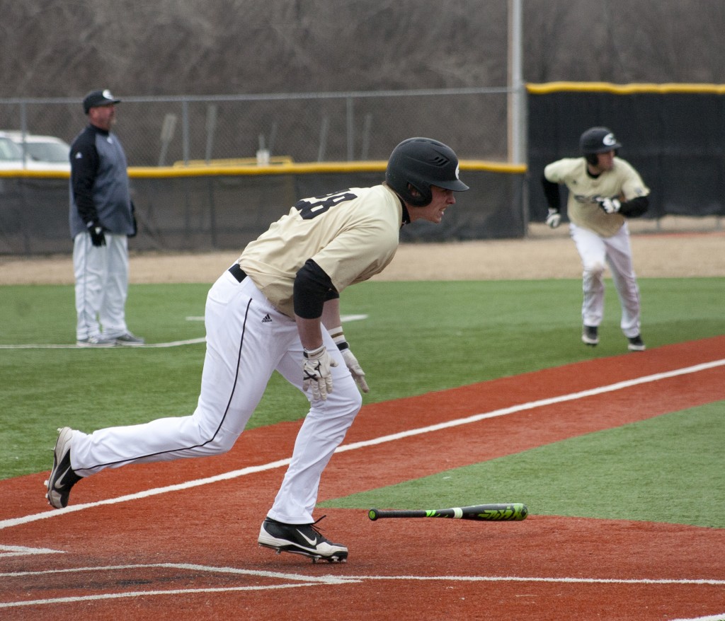 Runner on third coming home correctly with eyes on the ball.